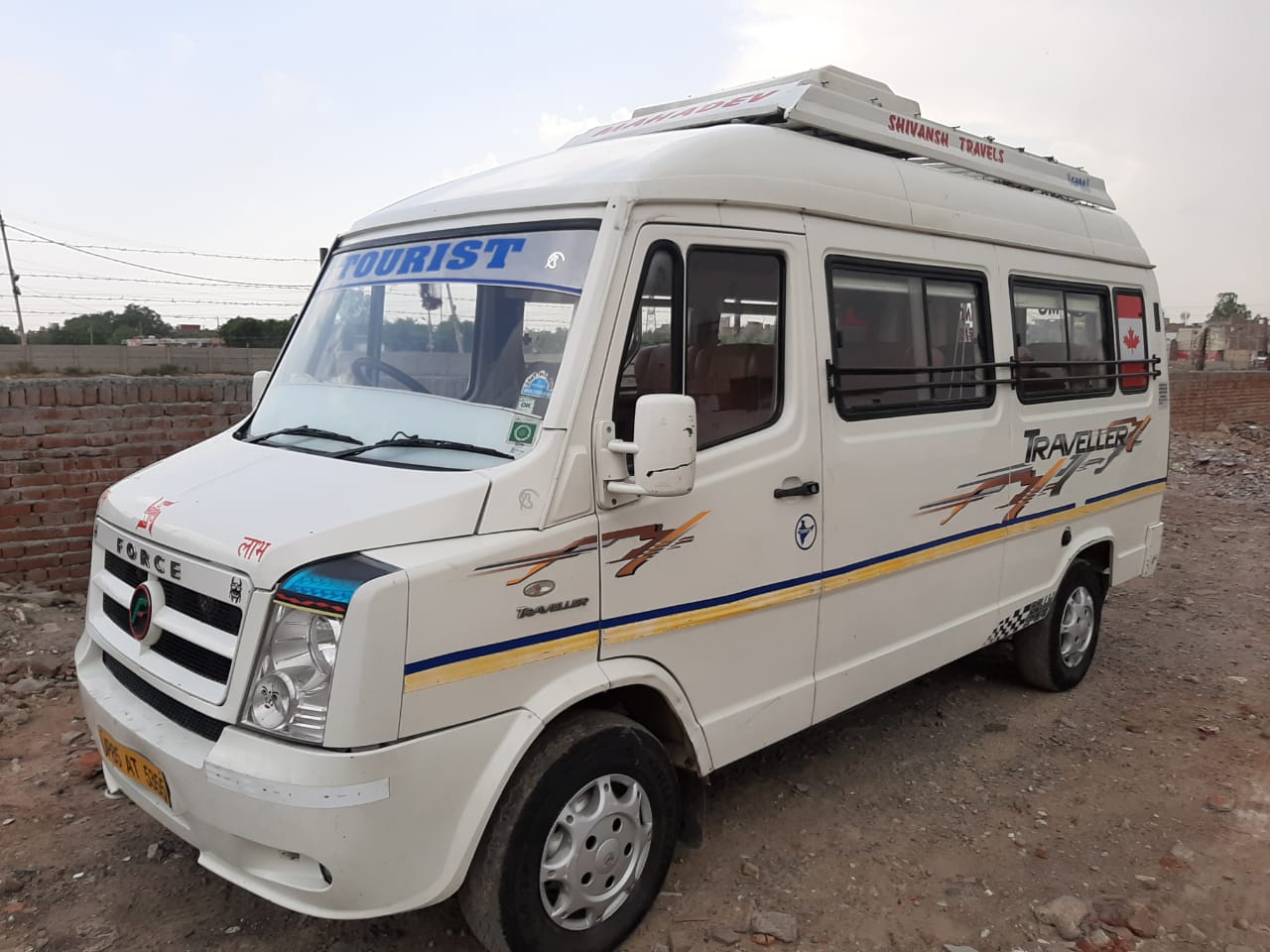 tempo traveller tyre size